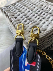 Louis Vuitton LV M81400 Bubblegram On Strap With OG Box & Dust Bag (Black - 637)