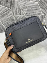 Michael Kors MK Maeve Camera Bag With Dust Cover Black