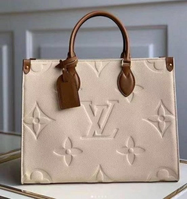 Louis Vuitton LV Monogram Signature Tote OnTheGo MM (M45321 Beige