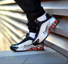 Nikee Shox R4 BLACK METALLIC SILVER