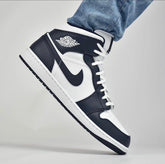 NIKEE AIR JORDAN 1 MID OBSIDIAN