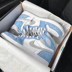 Nikee Air Jordan 1 Hyper Royal
