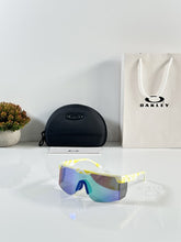 Oakley 9957 Yellow Blue Revo