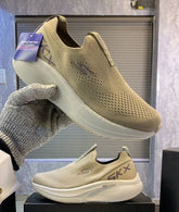 SKECHERS SLIP INS MAX CUSHIONING SUSPENSION