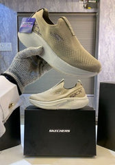 SKECHERS SLIP INS MAX CUSHIONING SUSPENSION