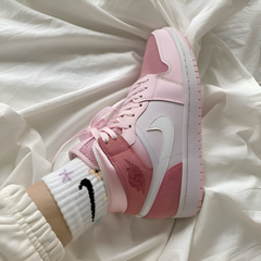 Air Jordan Retro 1 mid digital pink