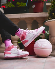 Air Jordan Retro 1 mid digital pink