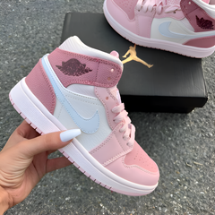 Air Jordan Retro 1 mid digital pink