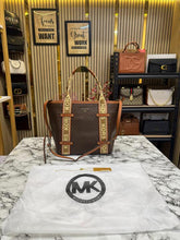 MICHAEL KORS MAEVE SIGNATURE LOGO SMALL CONVERTIBLE OPEN TOTE WITH DUST BAG (BIEGE BROWN)