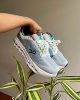 On Cloud surfer Next Niagra White