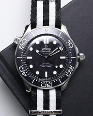 Omeg_a Seamaster Diver 300 Automatic Black White
