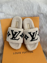 Louis Vuitton Fur Slides White Black With Original Packing