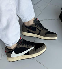 Travis Scott X Air Jordan 1 Low Sneaker Mocha