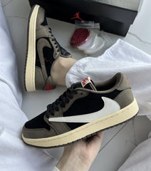 Travis Scott X Air Jordan 1 Low Sneaker Mocha