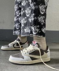 Semi UA Travis Scott X Air Jordan 1 Low Og Reverse Mocha