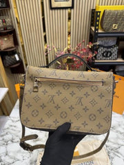 Louis Vuitton Metis With Slightly Damage Box And Dust Bag Including CarryBag