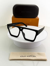 Louis vuitton black frame 1502