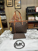 Michael Kors MK Voyager Tote Bag With Side Pocket & Dust Bag (Coffee Brown 2003)