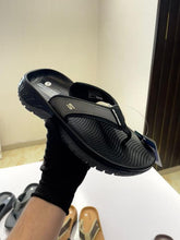 Skechers go recover premium slipper black