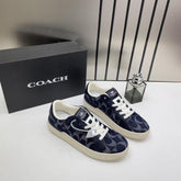 WMN Coach Clip Court Sneaker Navy signature canvas