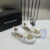WMN Coach Clip Court Sneaker White signature canvas