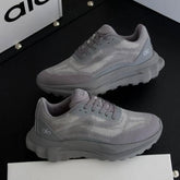 Alo Yoga Alo Runner unisex shoe in grey mesh