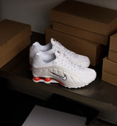 NIKE AIRMAX SHOX R4 WHITE PHANTOM PICANTE RED