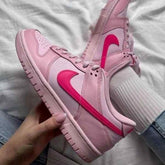 Nike Dunk Low Triple Pink