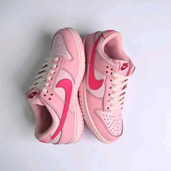 Nike Dunk Low Triple Pink