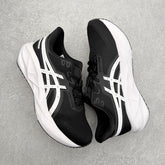 Asics Novablast 5 Track Club Black