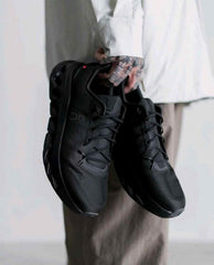 On Cloud tilt Triple Black