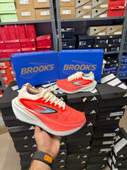 Brooks Hyperion Max 3 Coconut Fiery Coral Atomizer