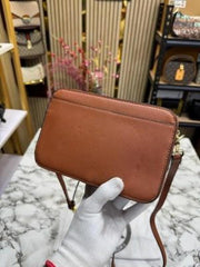 MICHAEL KORS JET SET CAMERA CROSSBODY WITH SLING WITH OG BOX AND DUSMICHAEL_KORS JET SET CAMERA CROSSBODY WITH SLING WITH OG BOX AND DUST BAG (FULL BROWN)T BAG (BROWN)