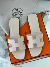 Hermes Paris Oran Beige Flats For Her With OG Box & Carry Bag Slide Beige