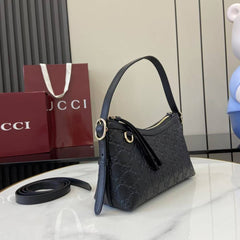 Gucci GG Emblem Small Shoulder Bag Iconic Interlocking Black GG Monogram With OG Box & Dust Cover Carry Bag 847450 Black