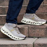 On Running Cloud surfer Max Cinder Pelican