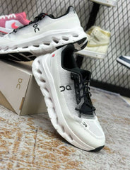 On Running Cloud tilt 2.0 Black Ivory