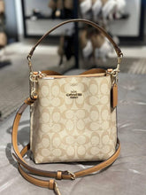 Coach Mollie 22 Bucket Bag With OriginalBox