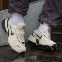 Nike v2k run light Beige Black