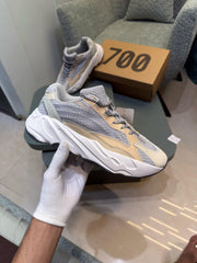 Adidas yeezy 700 v2 cream reflective with original box