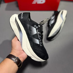 New balance sc elite v4 black