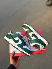 Nike sb dunk low varsity green