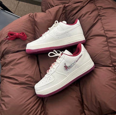 NIKE AIRFORCE 1 LOW VALENTINE'S DAY WITH OG BOX 2 EXTRA BOTTLE LACE ACCESSORIES
