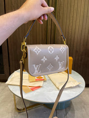 Louis vuitton nano baguette shoulder baghand bag with folding box 462