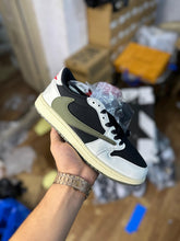 NIKE AIR JORDAN 1 LOW X TRAVIS SCOTT OLIVE SEMI UA