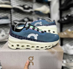 On Cloud monster Dust/Vapor