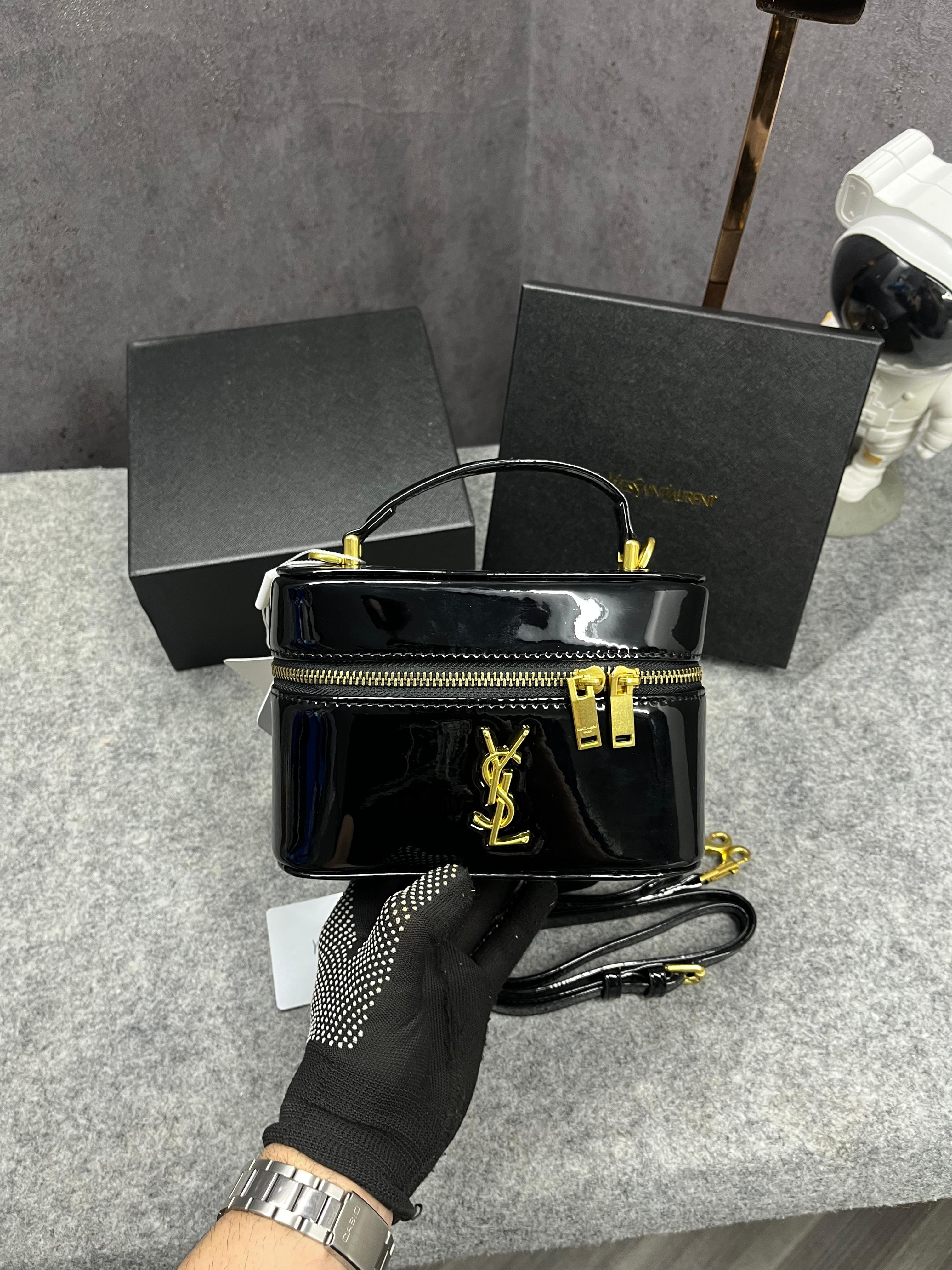 ショルダーバッグ・ポシェット SAINT LAURENT BLACK VANITY GABY CASSANDRE BAG Saint Laurent 'Gaby' shoulder bag | Women's Bags | Vitkac