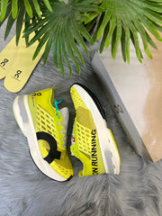 ON RUNNING CLOUDBOOM STRIKE LIMELIGHT YELLOW