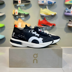 On Cloudboom Strike Black/White