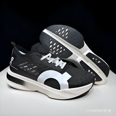 On Cloudboom Strike Black/White